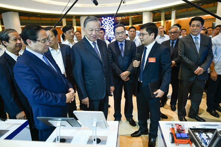 Các Nghị Quyết Quan Trọng Định Hình Tương Lai Việt Nam: Hướng Tới An Ninh Năng Lượng, Giáo Dục, Y Tế và Hội Nhập Quốc Tế