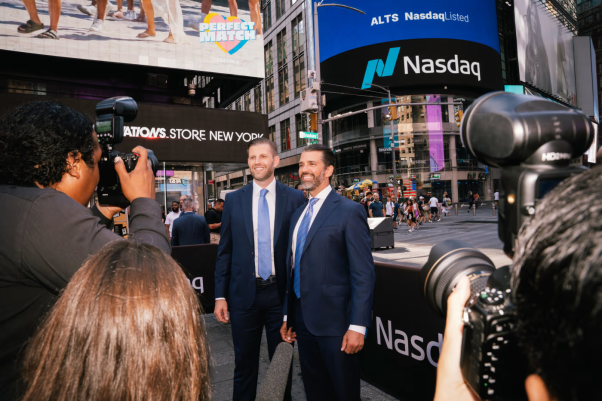 Gia đình Trump Thay Đổi Chiến Lược trong Thế Giới Tiền Số: Từ Phô Trương Sang Chuyên Nghiệp