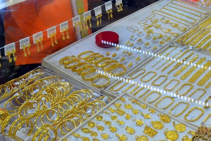 Giá vàng trong nước tăng mạnh, tiến sát mức kỷ lục