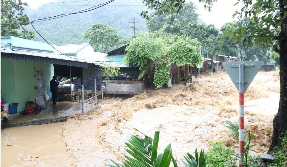Thiệt Hại Khủng Khiếp Do Bão Bualoi: 27 Người Chết và Hàng Trăm Người Bị Thương